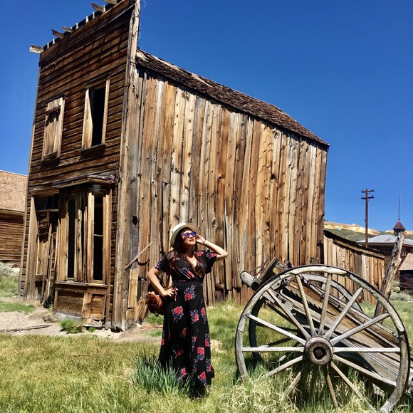 Meet your posher, Joy! IG: @YERALMONDJOY - Picture 3 of 7